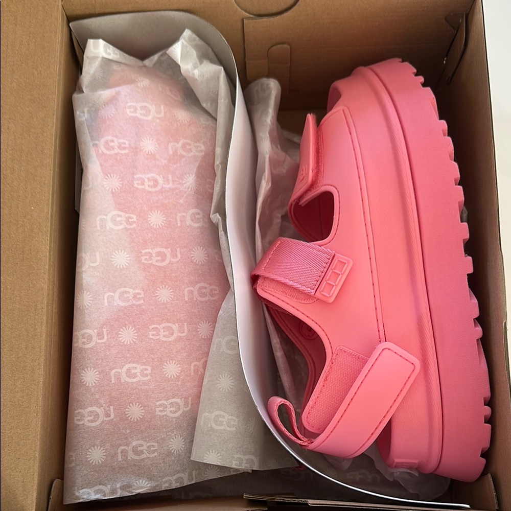 UGG size 8 Goldenglow Pink sandals